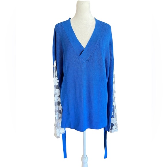 NEW $118 French Connection Caballo Floral Lace Bell-Sleeve Blue S Sweater V Neck - Picture 2 of 12